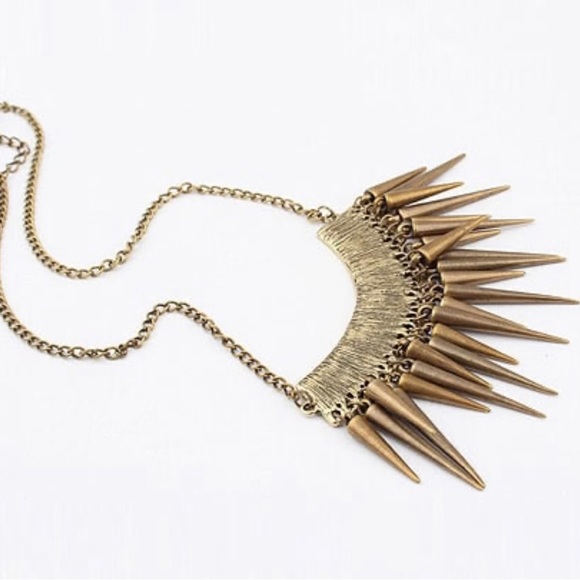 Statement necklace retro style with dangling spikes. - Picture 2 of 6